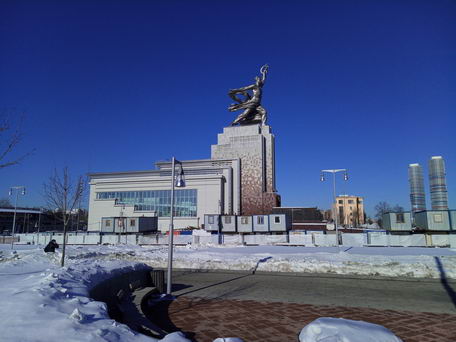 Монументальная скульптура Мухиной "Рабочий и колхозница", Москва, ВДНХ, тест камеры Vernee Active